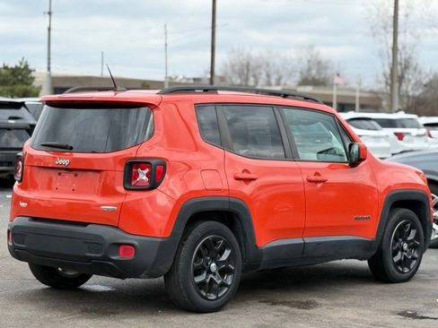 Used 2017 Jeep Renegade Latitude w/ Popular Equipment Group image 40
