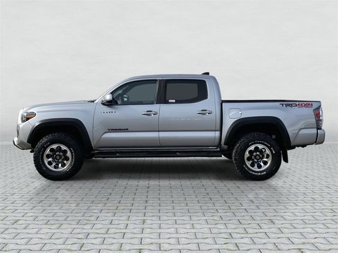 Certified 2022 Toyota Tacoma TRD Off-Road image 2