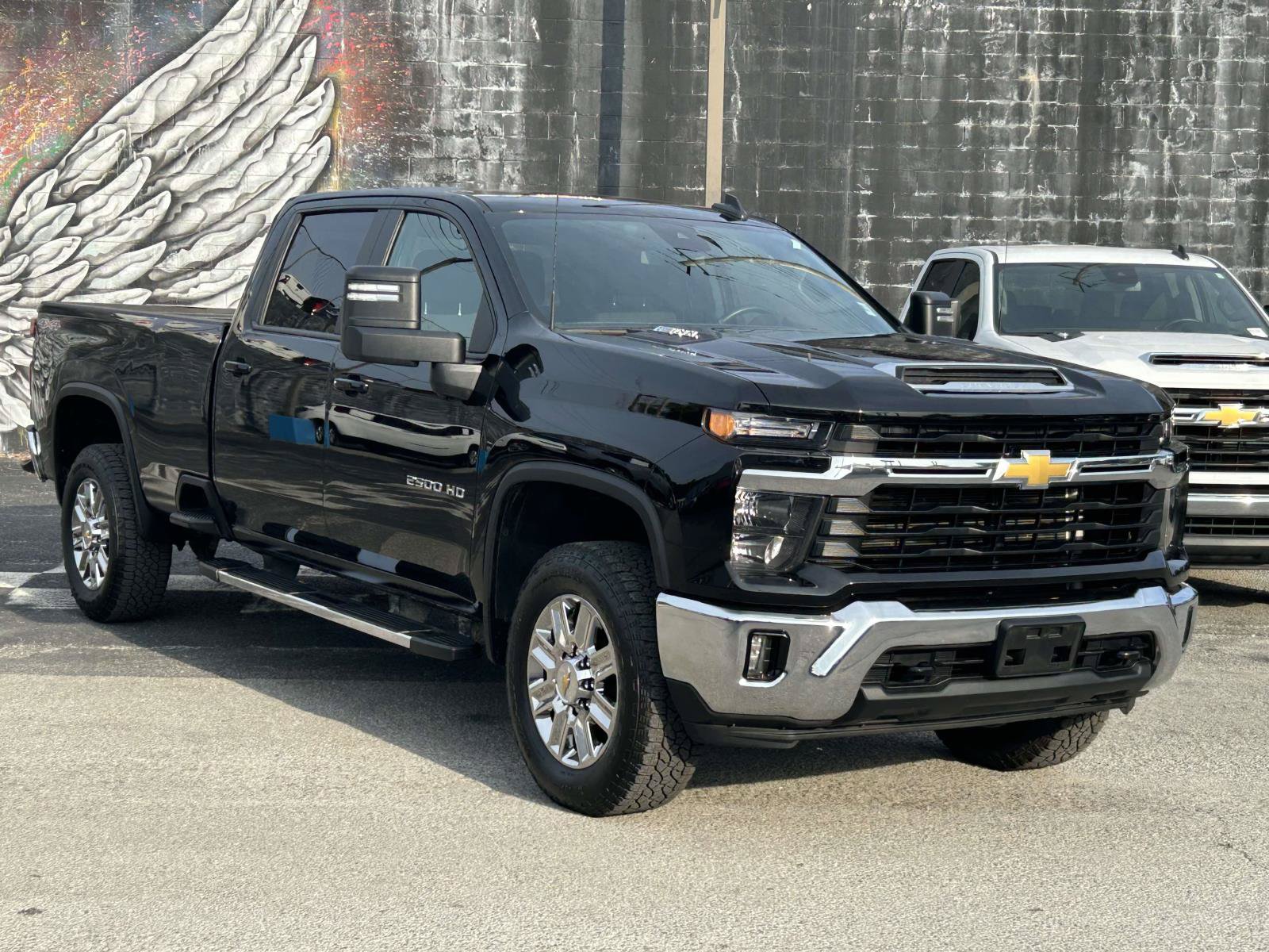 Used 2025 Chevrolet Silverado 2500 LT w/ Convenience Package AWD/4WD image 1