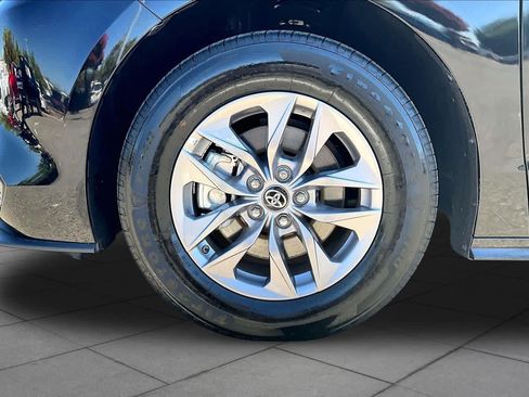 Certified 2025 Toyota Sienna LE FWD image 10
