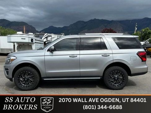 Used 2022 Ford Expedition Limited image 1