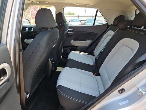 Used 2025 Hyundai Venue SEL FWD image 8