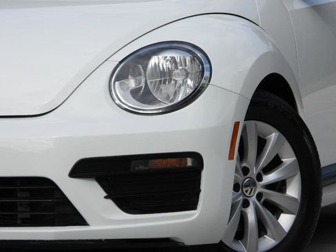 Used 2018 Volkswagen Beetle 2.0T FWD image 3