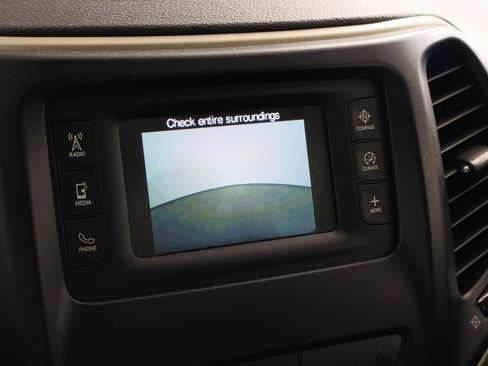 Used 2015 Jeep Cherokee Latitude w/ Comfort/Convenience Group FWD image 30
