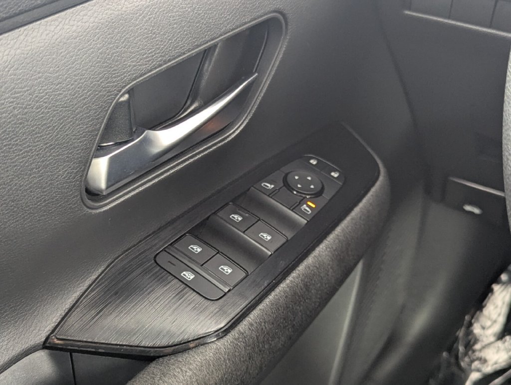 Used 2025 Nissan Kicks SV FWD image 18