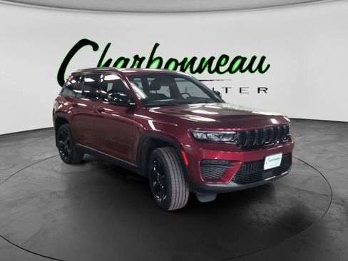 Used 2023 Jeep Grand Cherokee Altitude AWD/4WD image 7