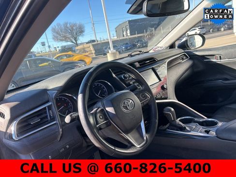 Used 2018 Toyota Camry XLE image 8
