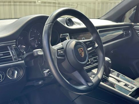 Used 2022 Porsche Macan AWD/4WD image 16