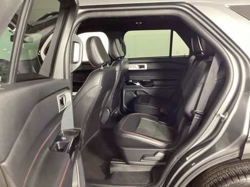 Used 2023 Ford Explorer ST-Line w/ Class IV Trailer Tow Package AWD/4WD image 15