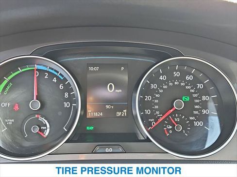 Used 2016 Volkswagen e-Golf SE w/ DC Fast Charging Package FWD image 16
