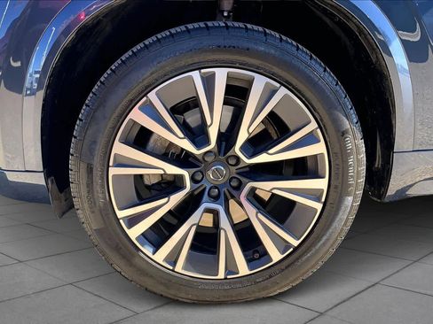 Used 2022 Volvo XC90 T6 Momentum w/ Advanced Package image 11