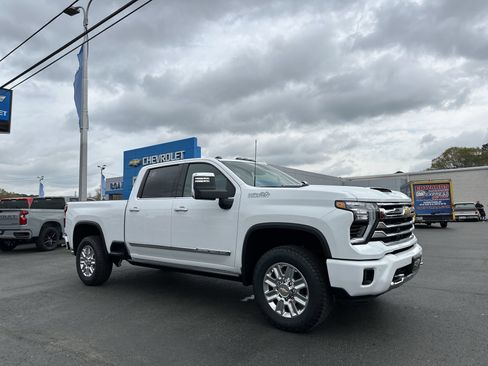 Used 2024 Chevrolet Silverado 2500 High Country w/ High Country Premium Package AWD/4WD image 1