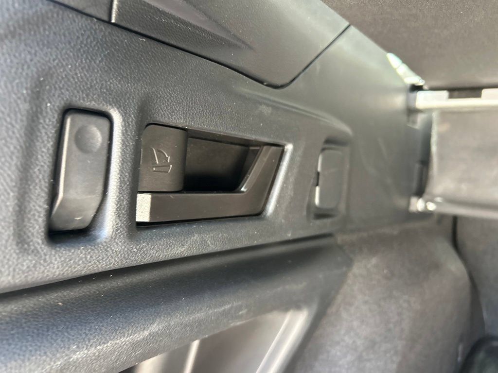 Used 2025 Subaru Outback Premium AWD/4WD image 39