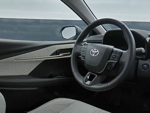 Used 2025 Toyota Camry XLE AWD/4WD image 17