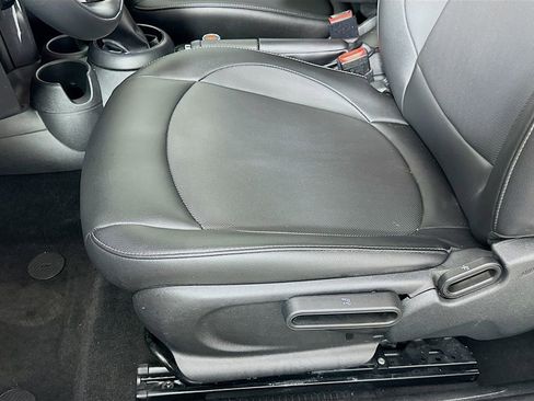 Used 2018 MINI Cooper 2-Door Hardtop image 19