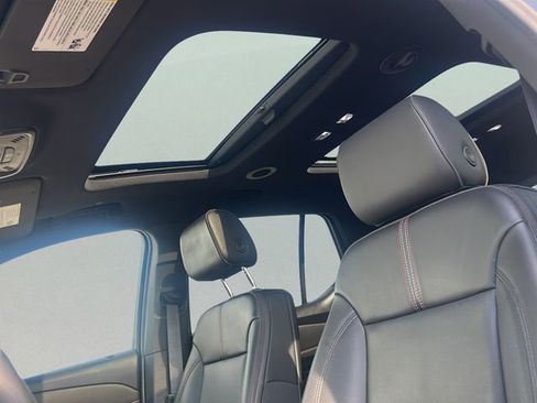 Used 2023 Chevrolet Traverse RS image 12
