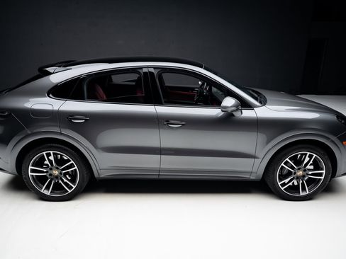 Used 2023 Porsche Cayenne Turbo image 32