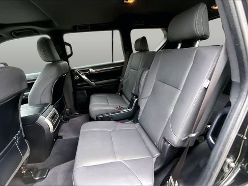 Used 2023 Lexus GX 460 Premium w/ Accessory Package AWD/4WD image 21