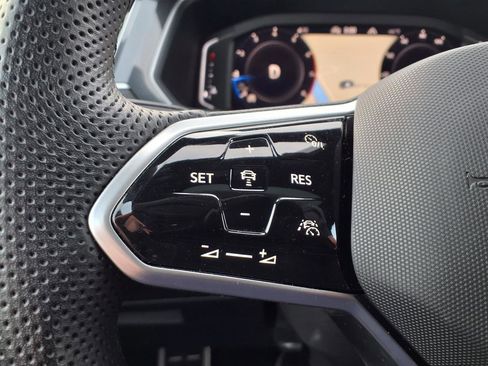 Used 2024 Volkswagen Tiguan SEL R-Line image 31