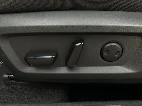 Used 2025 Nissan Rogue SV image 11