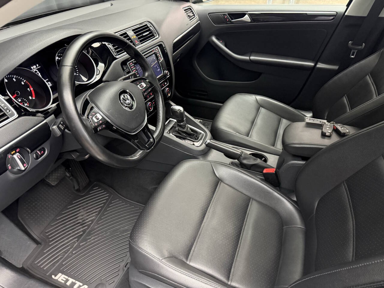 Used 2017 Volkswagen Jetta SEL Premium FWD image 17