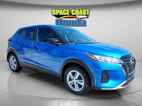 Used 2024 Nissan Kicks S image 1