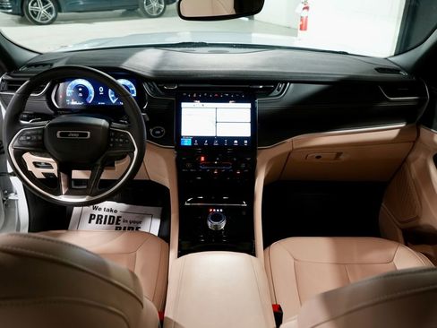 Used 2023 Jeep Grand Cherokee L Limited w/ Black Appearance Package image 14