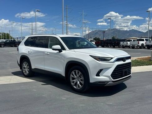 Used 2025 Toyota Grand Highlander AWD image 9