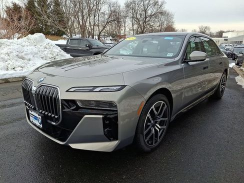 Used 2023 BMW 760i xDrive image 3