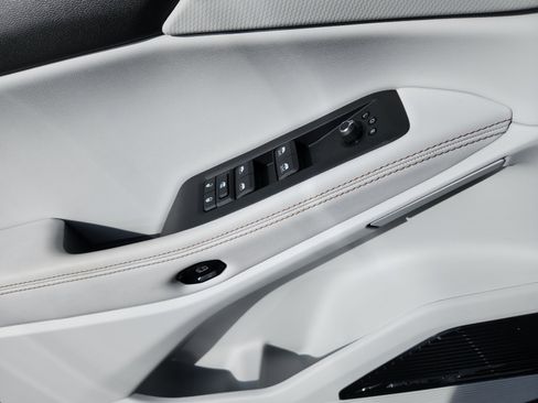 New 2026 Jeep Cherokee Overland image 16