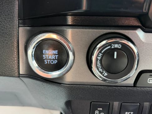 Used 2021 Toyota Tacoma TRD Off-Road w/ Technology Package AWD/4WD image 31