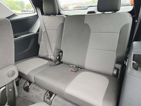 Used 2021 Chevrolet Traverse LT image 13