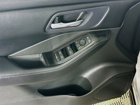 Used 2024 Nissan Rogue SV image 24