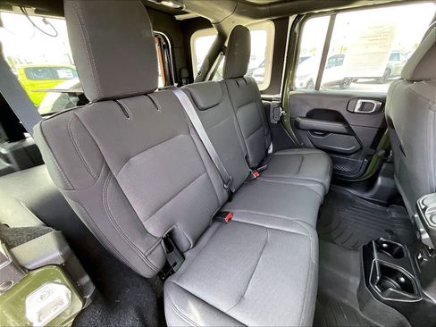 Used 2021 Jeep Wrangler Unlimited Sahara w/ Dual Top Group image 15