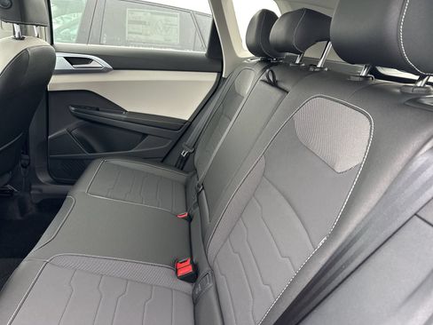 New 2026 Volkswagen Taos SE AWD/4WD image 17