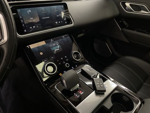 Used 2022 Land Rover Range Rover Velar R-Dynamic S image 12