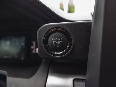 Used 2024 Toyota Tacoma SR5 AWD/4WD image 17