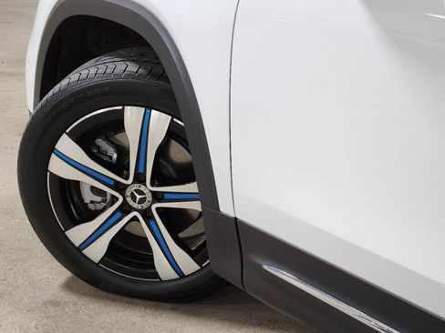 Used 2023 Mercedes-Benz EQB 300 4MATIC image 23