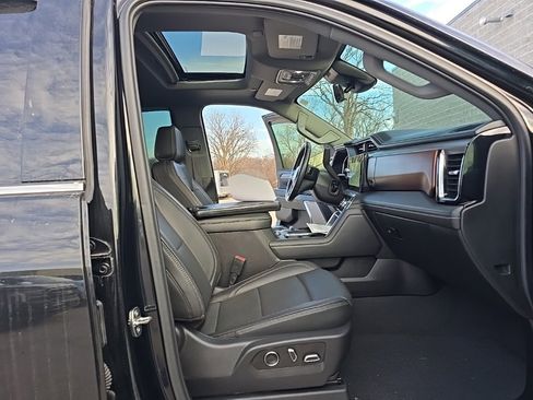 Used 2024 GMC Sierra 2500 Denali w/ Denali Reserve Package image 15