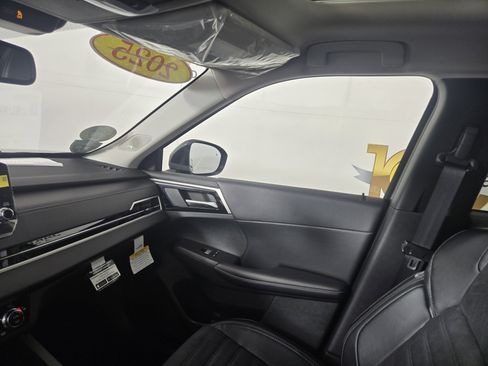 New 2025 Mitsubishi Outlander SE image 25