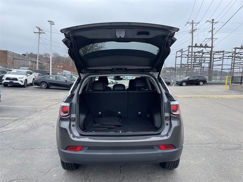 Certified 2022 Jeep Compass Latitude image 13