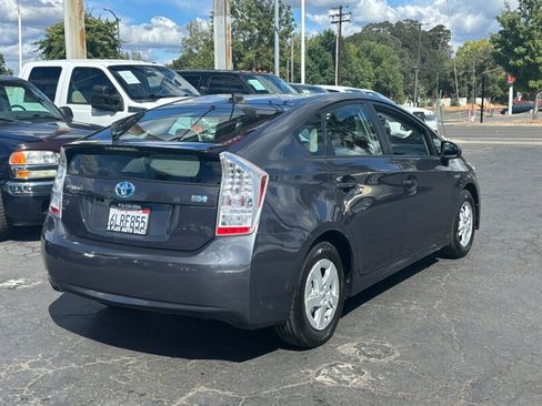 Used 2010 Toyota Prius III image 3