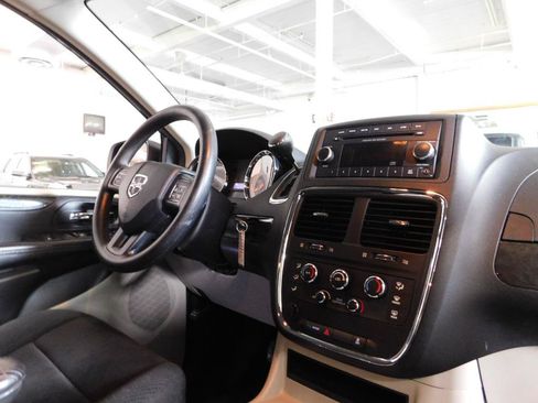 Used 2013 Dodge Grand Caravan SXT FWD image 3