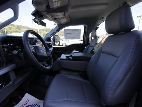 Used 2024 Ford F550 4x4 Regular Cab Super Duty image 13