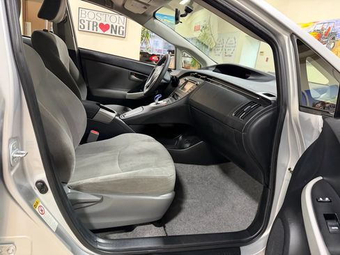 Used 2014 Toyota Prius Two image 36