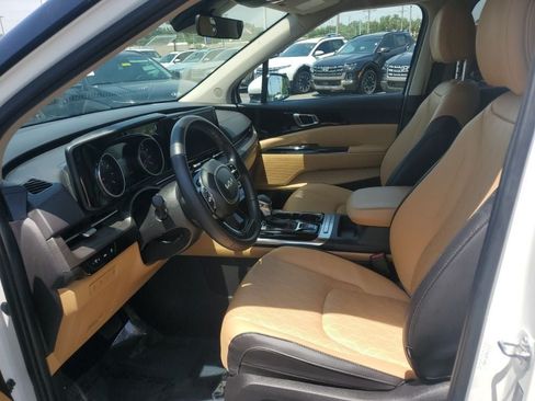 Used 2024 Kia Carnival EX FWD image 14