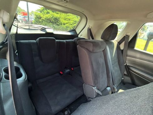 Used 2015 Nissan Rogue SV w/ SV Family Package AWD/4WD image 44