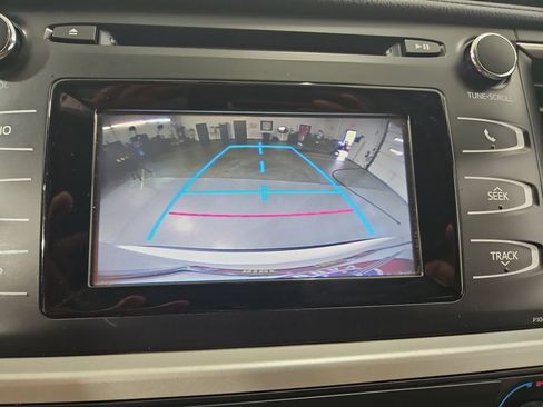 Used 2014 Toyota Highlander LE FWD image 20