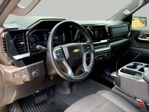 Certified 2024 Chevrolet Silverado 1500 LT w/ Z71 Off-Road Package AWD/4WD image 18