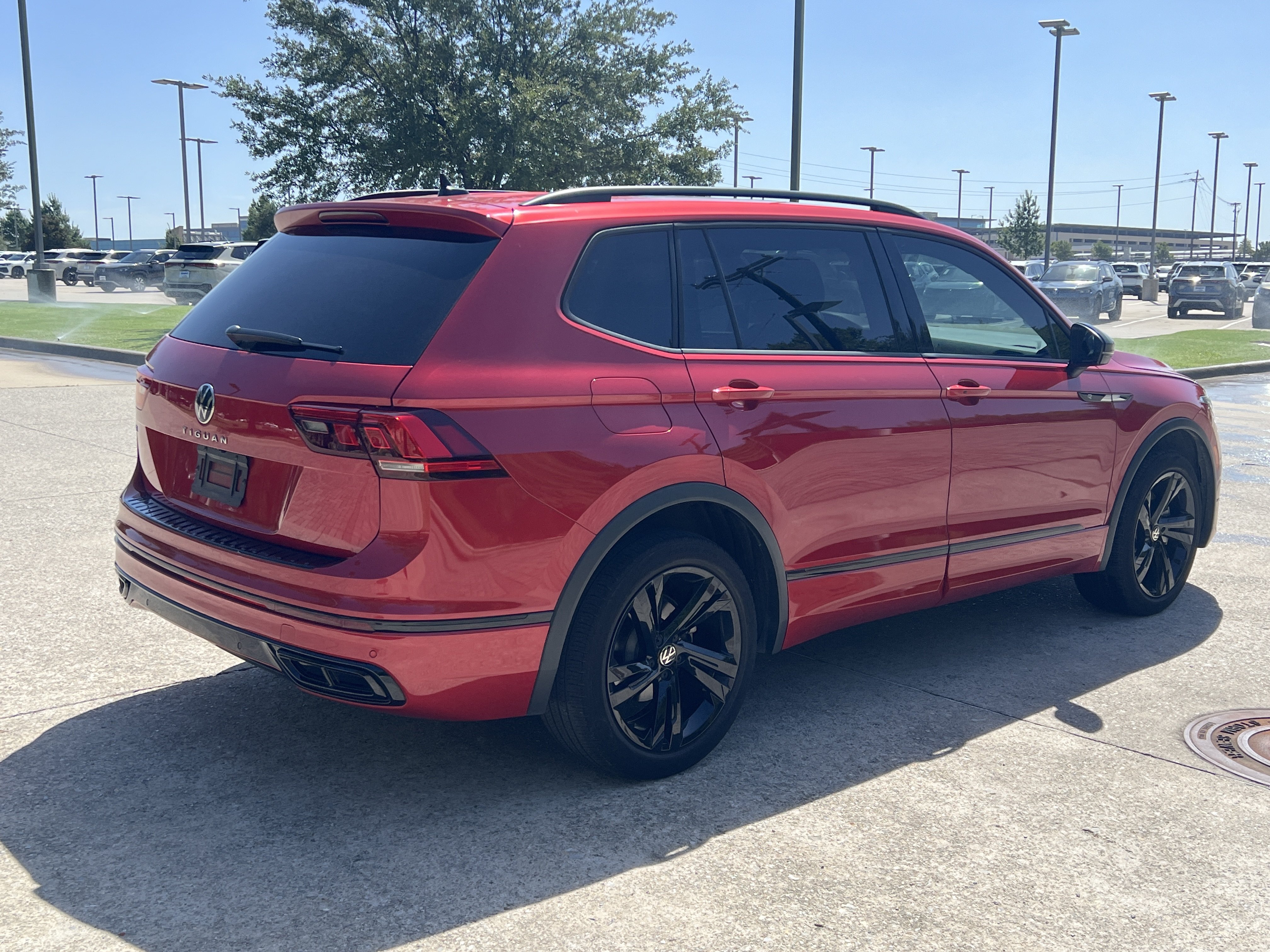 Certified 2024 Volkswagen Tiguan SE R-Line FWD image 9